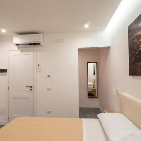 La Maison Di Tina 4* נאפולי