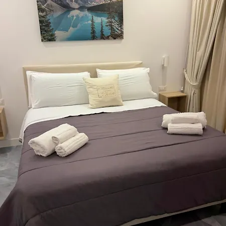 La Maison Di Tina 4* נאפולי