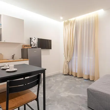 La Maison Di Tina Naples